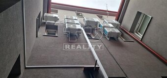 Administratívna budova v centre mesta - 14