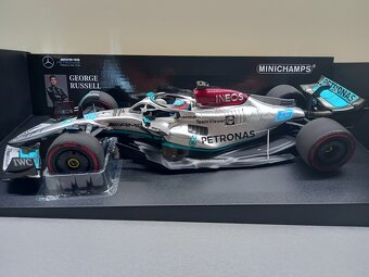 F1 MERCEDES W13 RUSSELL 1.WIN GP BRAZIL 2022 MINICHAMPS 1:18 - 14