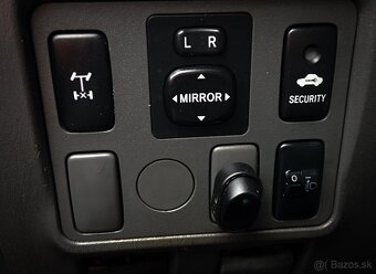 TOYOTA HILUX 2.5 D-4D 4x4 2014 - 173tis km- LED, ŤAŽNE, STK - 14