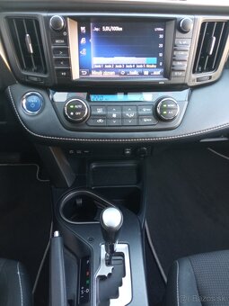 Toyota RAV4 Hybrid 2,5 145 Kw CVT 4x4 2018 s DPH - 14