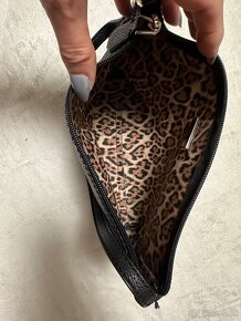 Krásna glitrová kabelka 2v1 zn. GUESS originál - 14