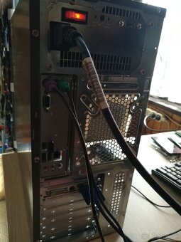 PC Intel Pentium DualCore. 2 X 250 GB. 4 GB. Windows 7. - 14