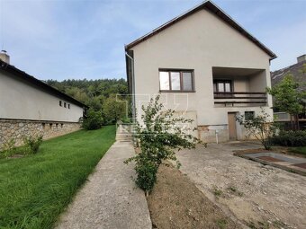 NA PREDAJ 3-IZBOVÝ DOM POD LESOM, 730m2, HRACHOVIŠTE - 14