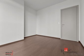 Na predaj lukratívny 3-izbový apartmán na 13. poschodí v pre - 14