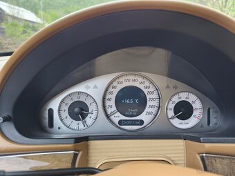 predám Mercedes E280 4matic benzín - 14