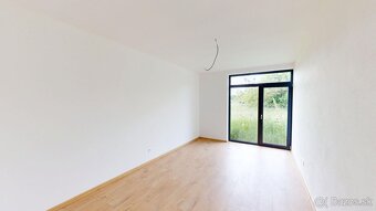 PINK Reality POSLEDNÝ VOĽNÝ DOM NA PREDAJ Moderné a pokojné - 14