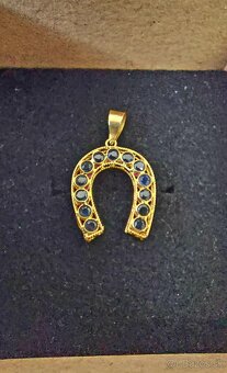 Zlatý prívesok so zafírmi a rubínmi - 14