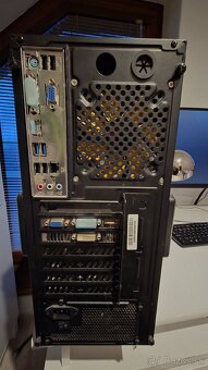 PC zostava + písací stolík a kreslo - 14