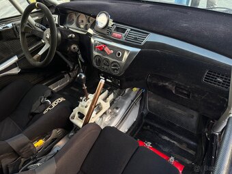 Mitsubishi Lancer Evo IX - 14