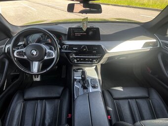 BMW Rad 5 Touring 520d A/T, HUD, 360 kamera, Nebúrané - 14