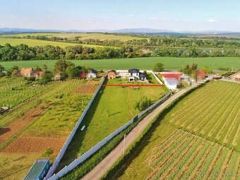 VRÁBLE - rodinný dom s pozemkom 2000 m2 - 14