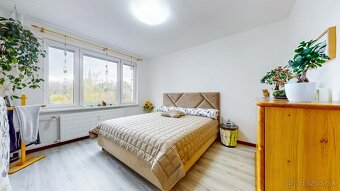 VÝNIMOČNÝ PRIESTRANNÝ 4-IZBOVÝ BYT - BLÍZKO CENTRA BB - 14