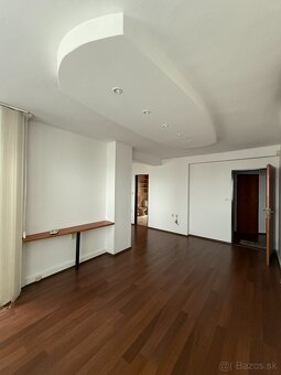 Dvojpodlažný dom vhodný na sídlo firmy, Staré Mesto - 14