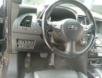 Infiniti QX70S - 14