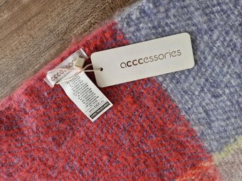 Tenisky, kabelka,.šál spolu za 15€ - 14