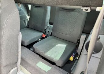 Peugeot 5008 2.0 HDi 7MÍST FULL nafta manuál 110 kw - 14