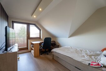 Štýlový rodinný dom s  nádhernou záhradou len pár minút od L - 14