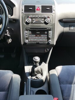 Volkswagen Touran 2.0 TDI Highline - 14