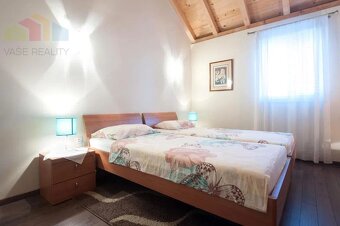 Chorvátsko -6 izbový apartmánový dom pri Zadare, Sukošan - 14