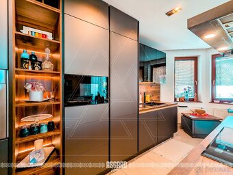 Kompletne zrekonštruovaný rodinný dom s garážou a bazénom - 14