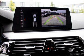 aj NA SPLÁTKY BMW Rad 5 Touring 530i xDRIVE Sport - 14