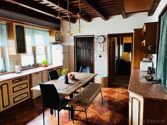 Krásny priestranný rodinný dom s výmerou 1 100 m2 PO, Svinia - 14