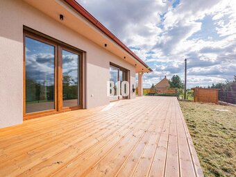 NADŠTANDARDNÝ bungalov s dobrou dostupnosťou na dialnicu - 14