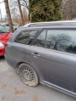 Toyota Avensis T25 wagon 2.2 110kw - 14