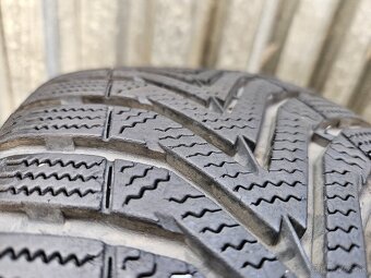 Málo jazdené zimné pneu Hankook+Vredestein - 185/60 r15 - 14