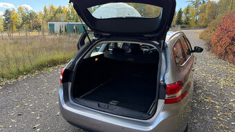 Peugeot 308 SW 1.2 e-THP 130k Combi 96kw Manuál - 14