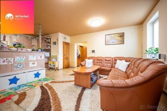 Na predaj rodinný dom s bazénom v Opoji - 14