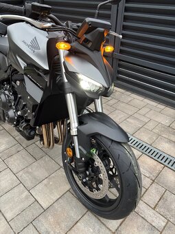 Honda cb1000 hornet - 14