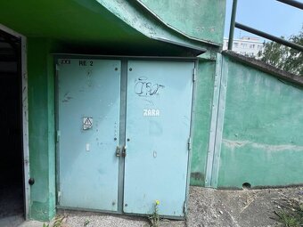Západ -Terasa - ul. Idánska, 18 m². GARÁŽ.Elektronická brána - 14