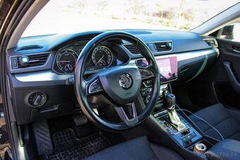 Škoda Superb 2.0 TDI Ambition DSG - 14