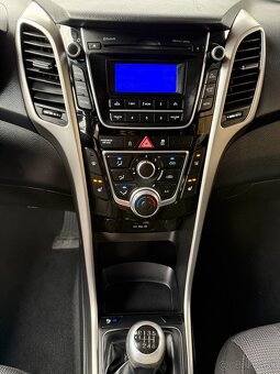Hyundai i30 8/2015 1.4 Benzín Facelift Family - 14