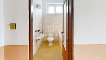 Na predaj dvojpodlažný rodinný dom -  LEOPOLDOV, 710 m2 - 14