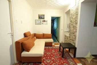 REZERVOVANÉ - Čiastočne zrekonštruovaný rodinný dom s letnou - 14