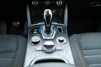 Alfa Romeo Stelvio 2.2 JTD 190k Q4 AWD A/T - 14
