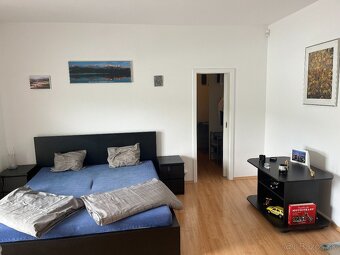 Predám 4izb bungalow,veľká garáz, veľký prestrešený bazén - 14