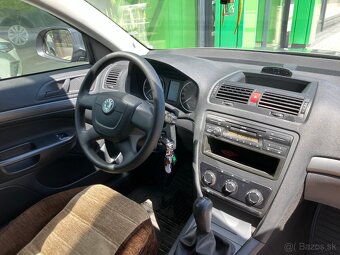Škoda Octavia 1.6 Tour II nízky nájazd km 38.000 - 14