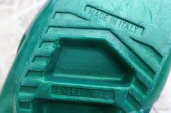 Lyžiarky Nordica a Lowa . - 14