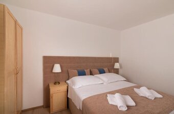 Chorvátsko-dom s veľkou záhradou, bazénom, saunou a vírivkou - 14