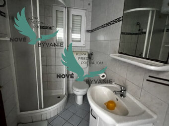 Na predaj dom s 3 apartmánmi len 250m od mora, Chorvátsko -  - 14