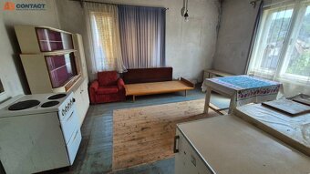 Pôvodný rožný rodinný dom v obci Banka pri Piešťanoch - 14
