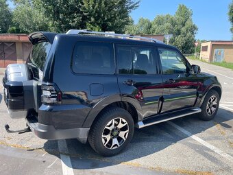 Mitsubishi Pajero 3,2 DiD 7 miestne - 14