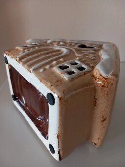 Keramická zasnežená béžová chalúpka 16x16x9,5 cm - 14