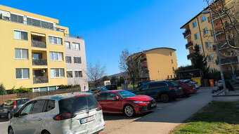 Na prenájom priestranný a čiast.zariadený 2i byt,Opletalova - 14