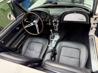 Chevrolet Corvette C2 Convertible z roku 1965. - 14