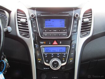 Hyundai i30 1.6 CRDi DOHC 16V Family - 14