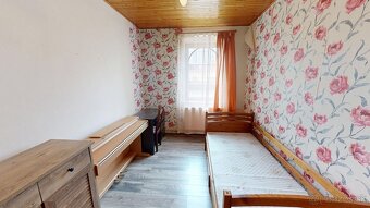 Na predaj priestranný 4-izbový rodinný dom so záhradou – výb - 14